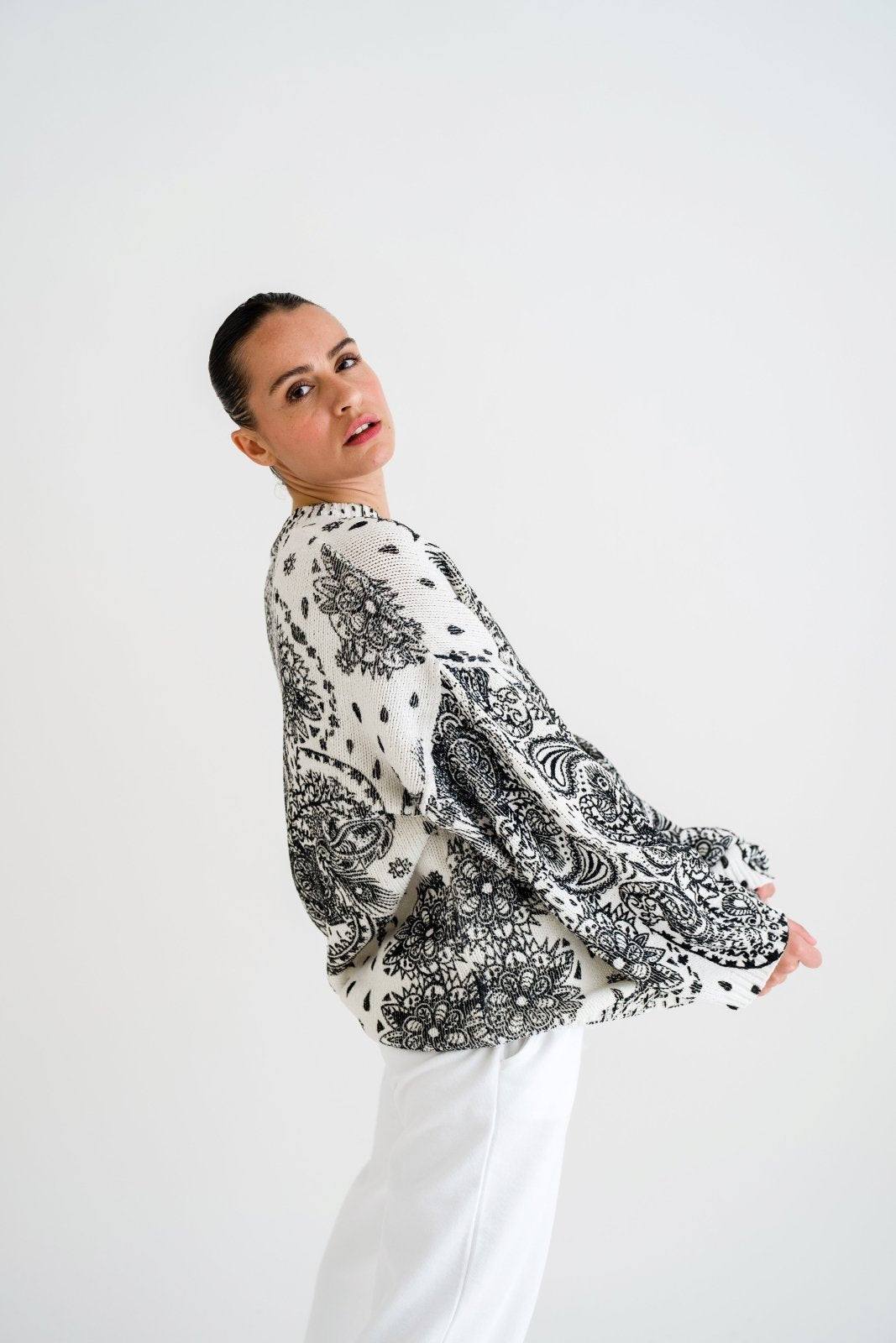 Strickpullover mit Allover - Print - Love Joy Victory