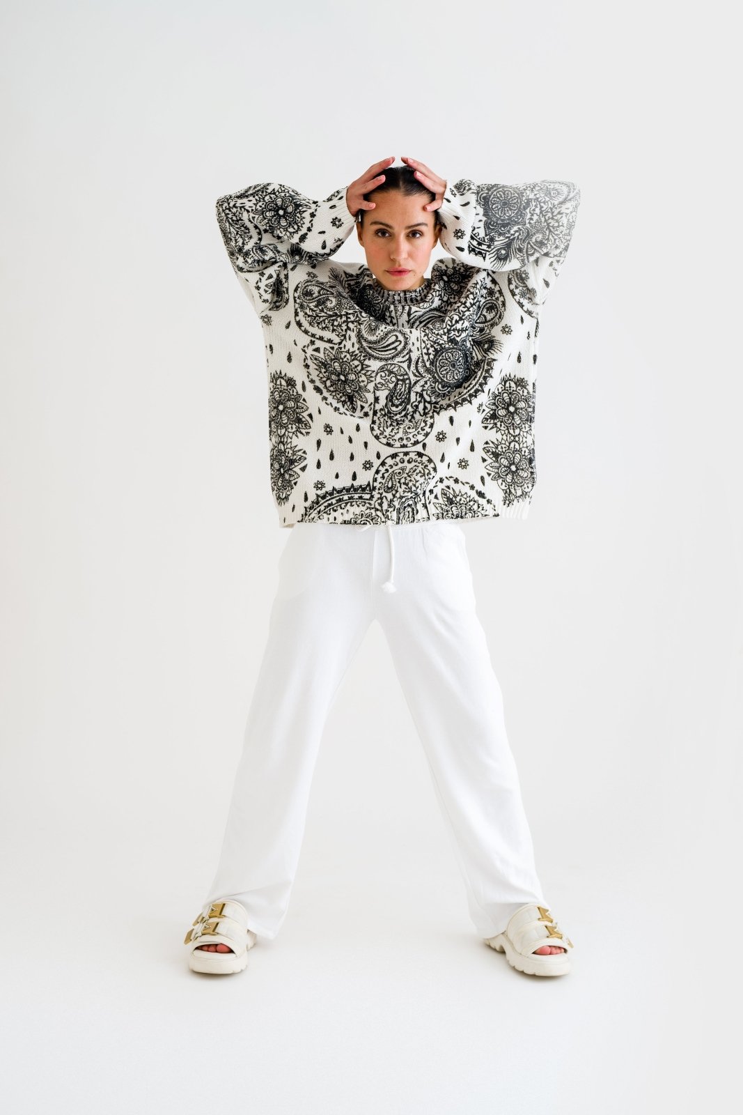 Strickpullover mit Allover - Print - Love Joy Victory