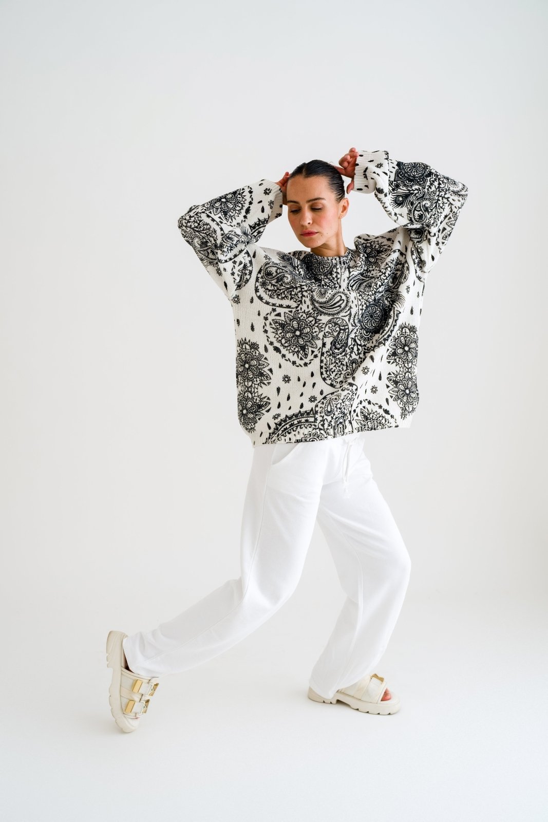 Strickpullover mit Allover - Print - Love Joy Victory