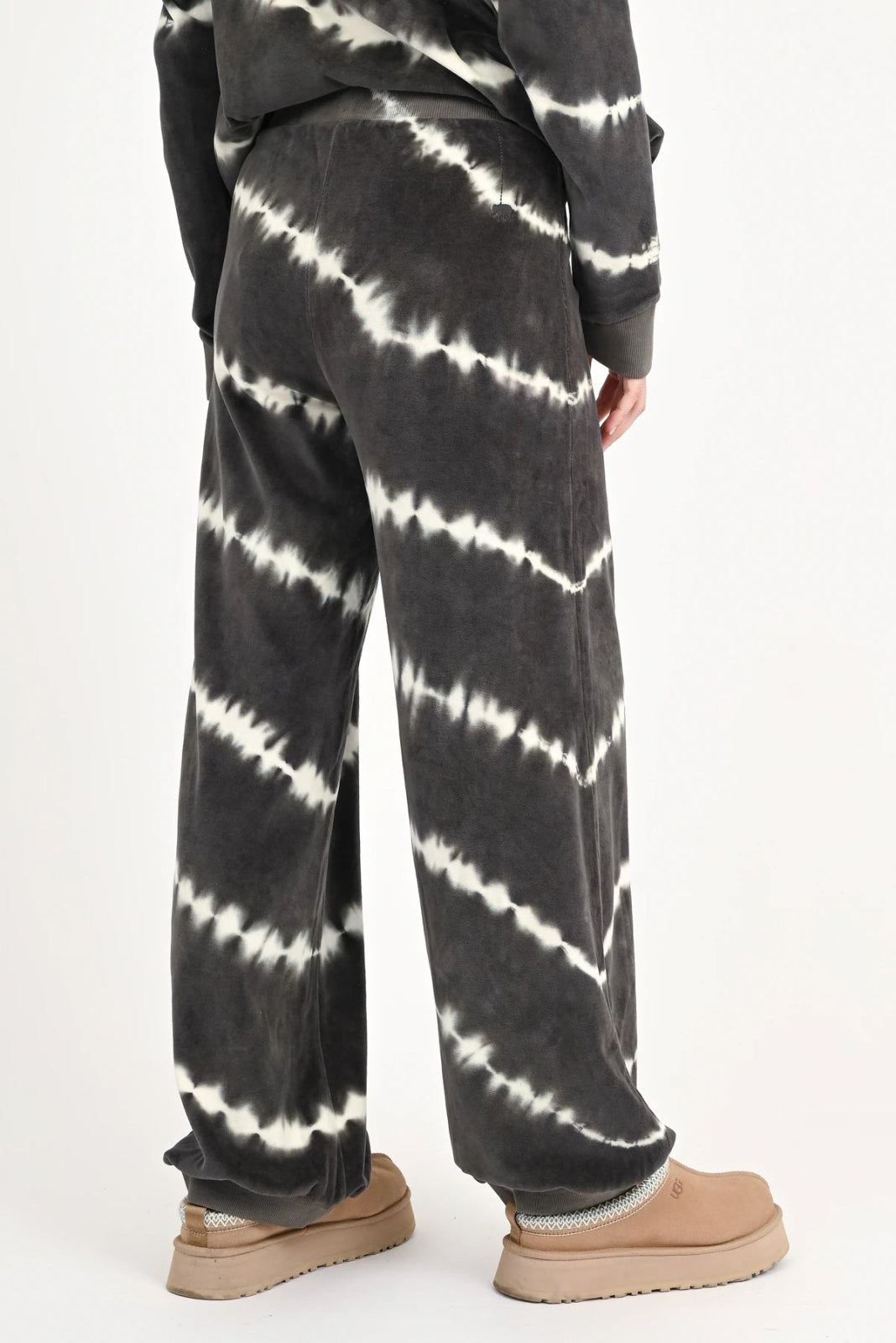 Sweathose Batik Perry - Love Joy Victory