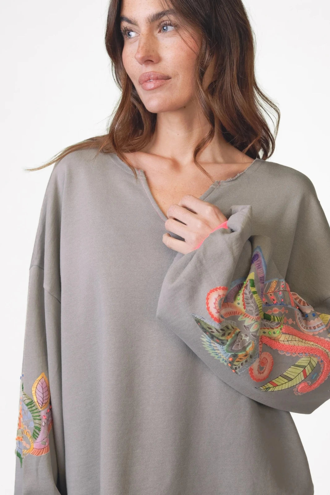 Sweatshirt Alamosa mit Stickerei - Love Joy Victory