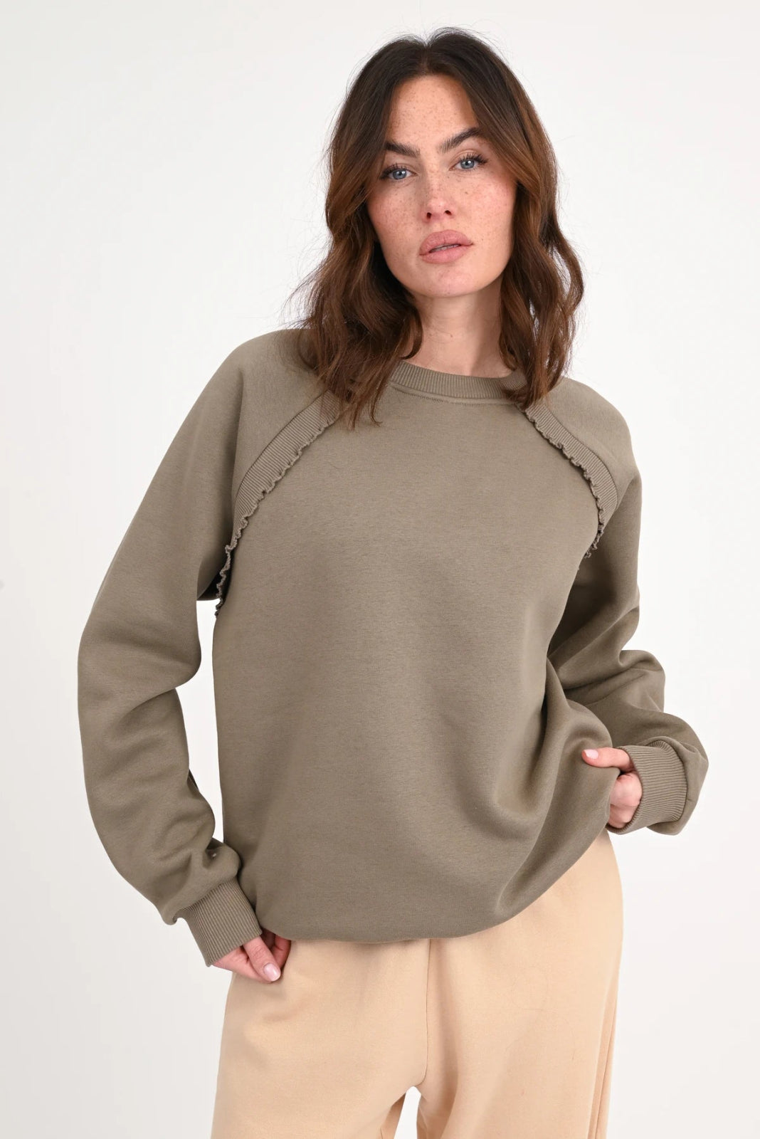 Sweatshirt mit Rüschen Bodony - Love Joy Victory