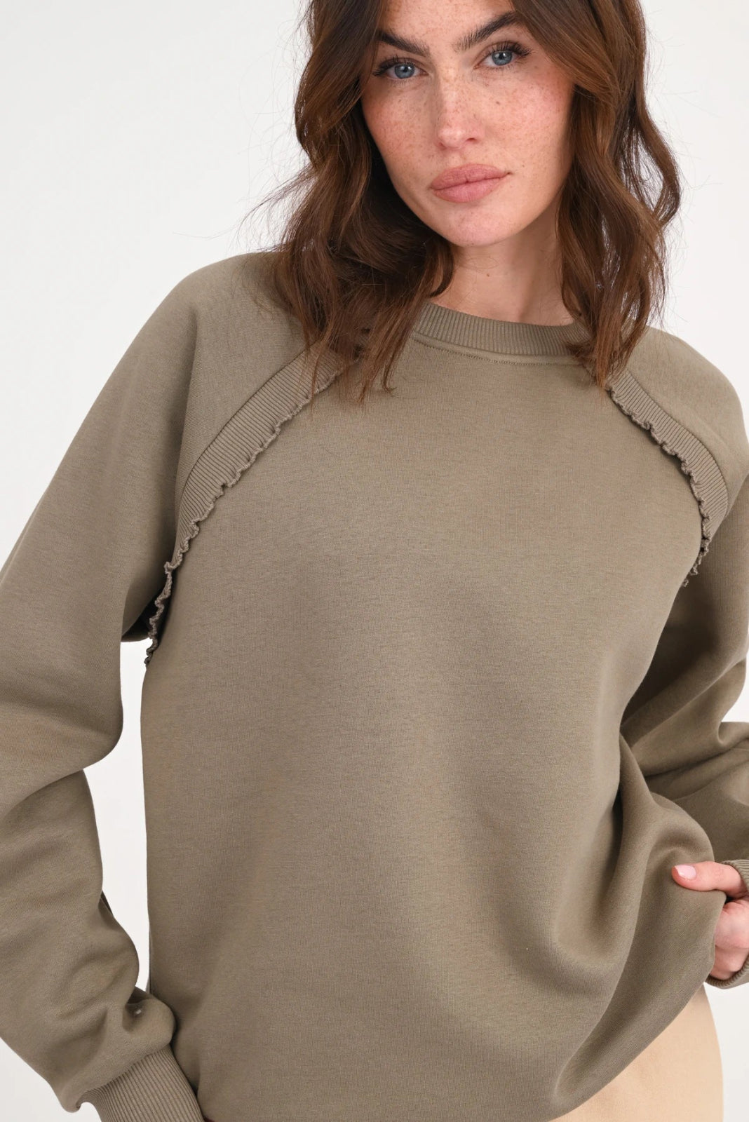 Sweatshirt mit Rüschen Bodony - Love Joy Victory