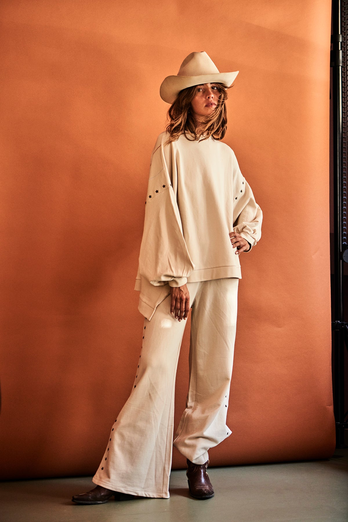 Sweatshirt mit Print und Stern-Nieten Izar