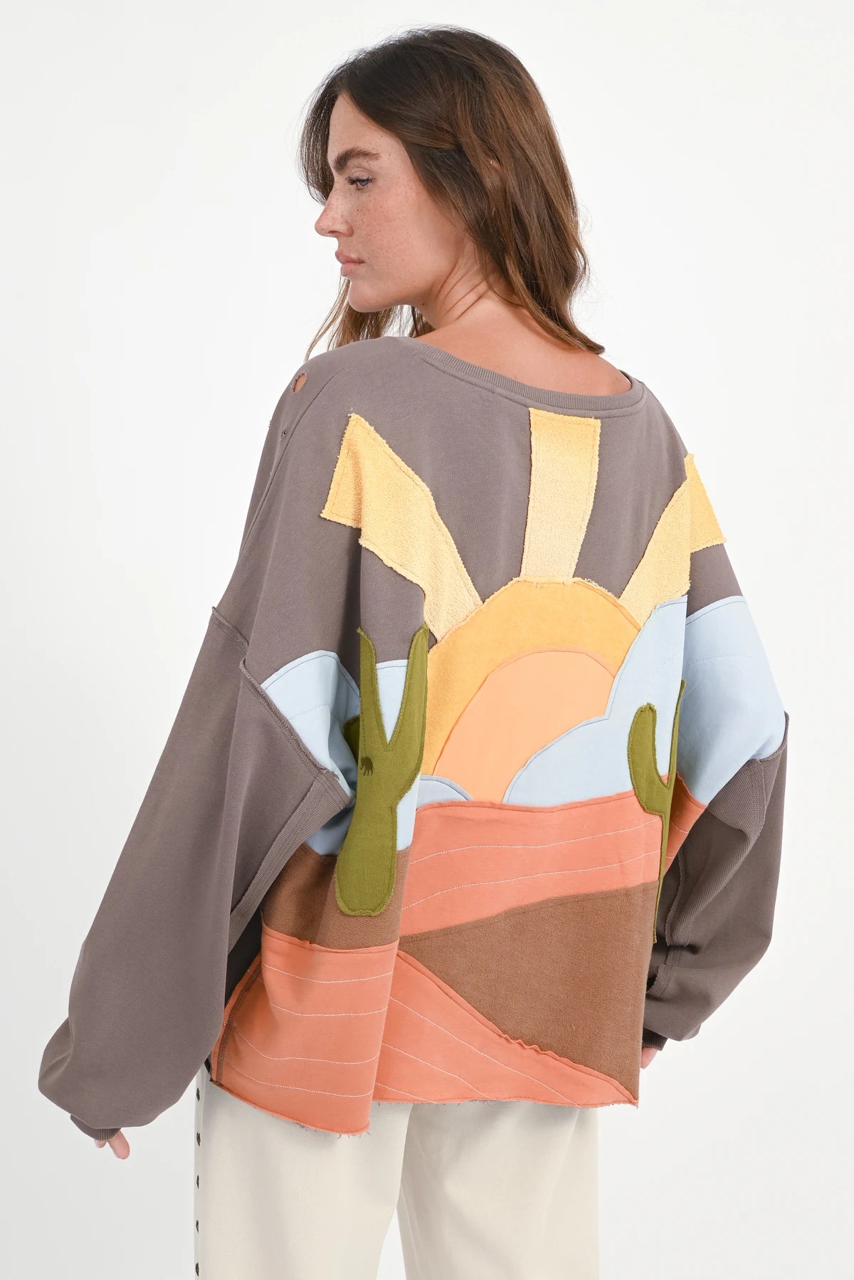 Sweat-shirt Bira oversize avec écusson au dos - Prêt