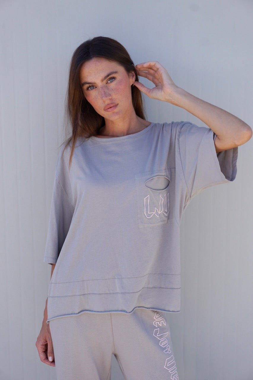 Oversize T-Shirt mit Logo-Print Klette - Love Joy Victory
