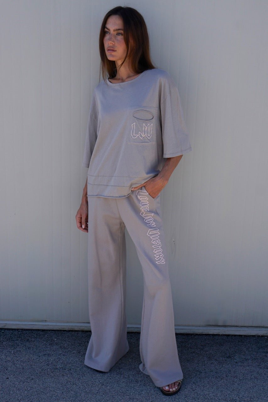 Oversize T-Shirt mit Logo-Print Klette - Love Joy Victory