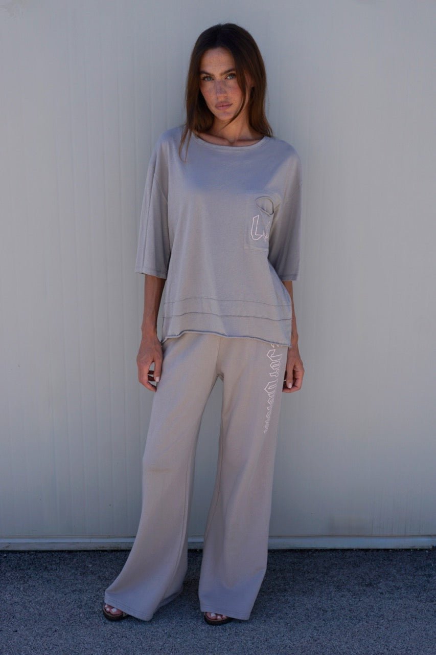 Oversize T-Shirt mit Logo-Print Klette - Love Joy Victory