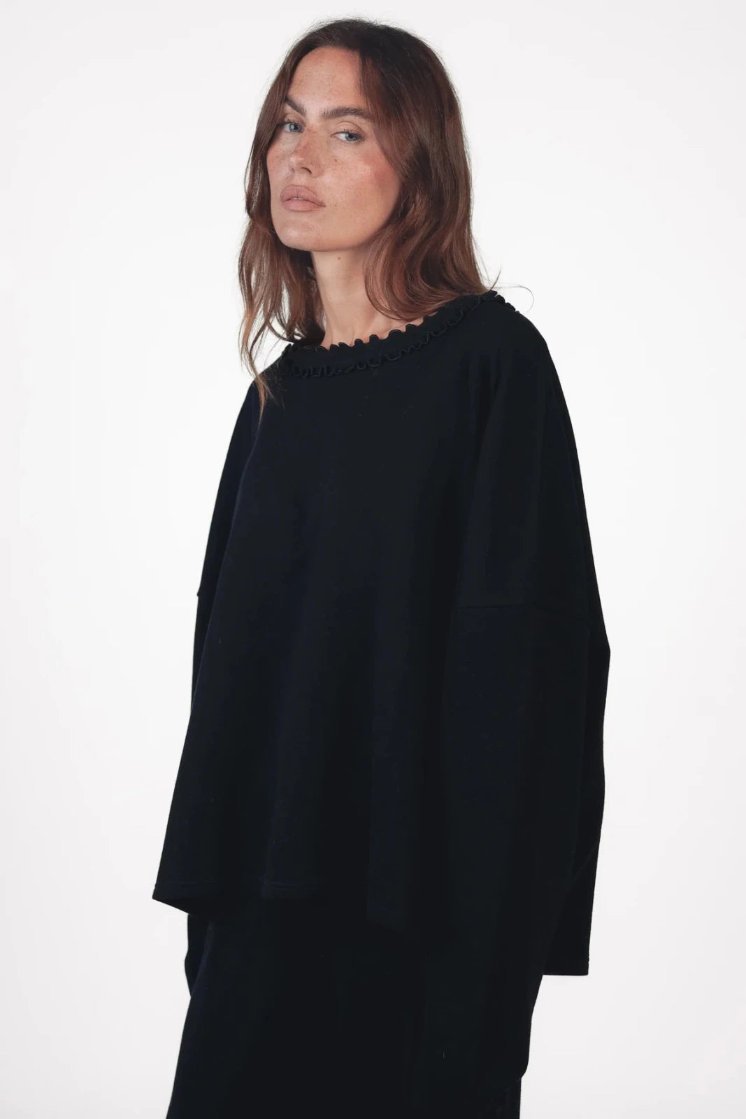Sweatshirt mit gewellter Rüschenkante Viola - Love Joy Victory