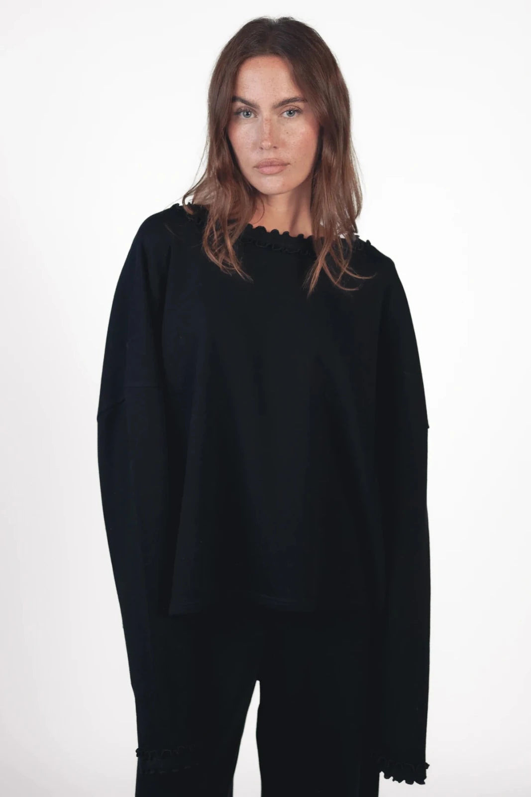 Sweatshirt mit gewellter Rüschenkante Viola - Love Joy Victory