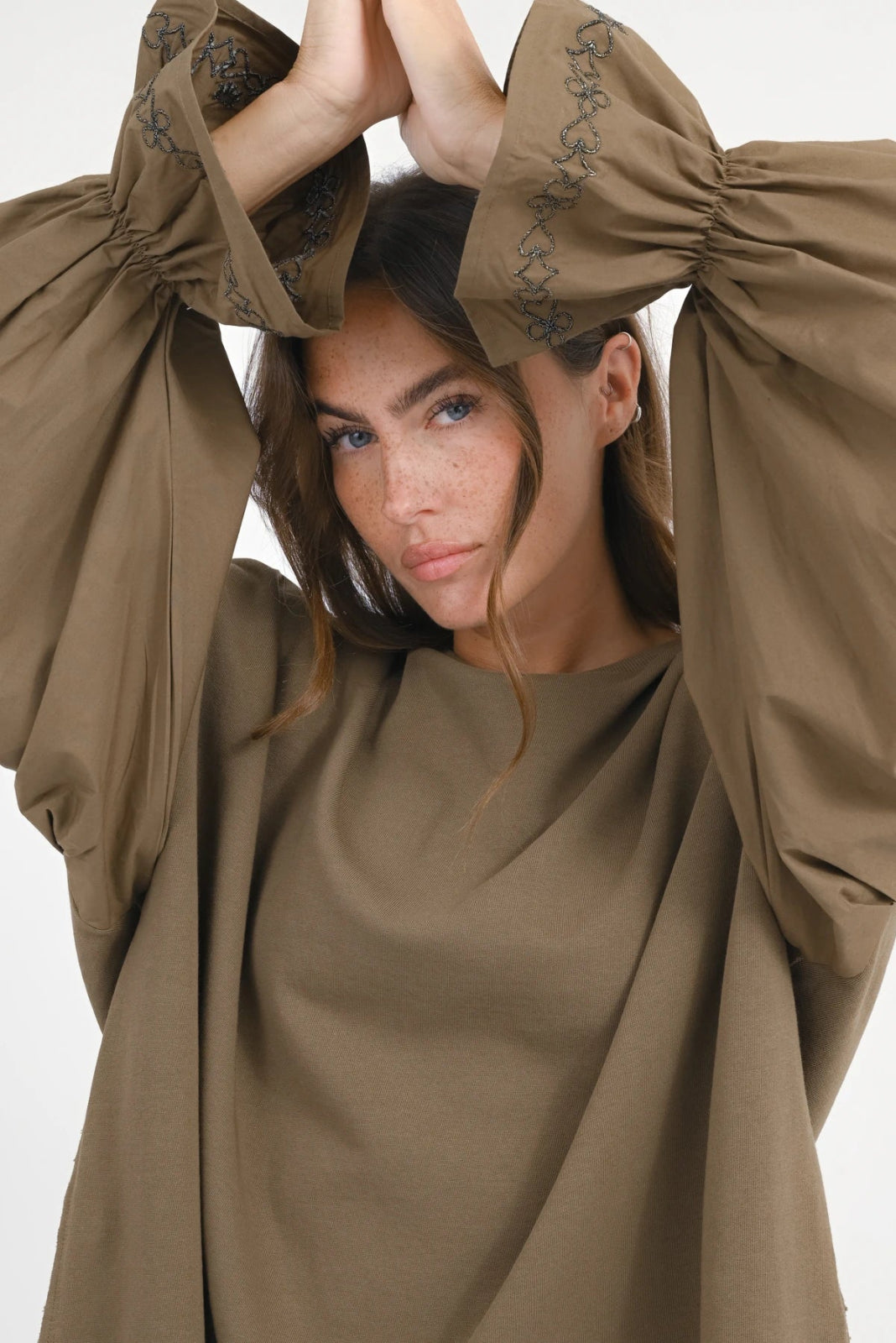 Sweatshirt mit Materialmix Salem - Love Joy Victory