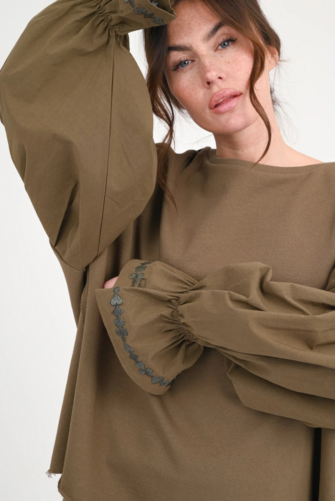 Sweatshirt mit Materialmix Salem - Love Joy Victory