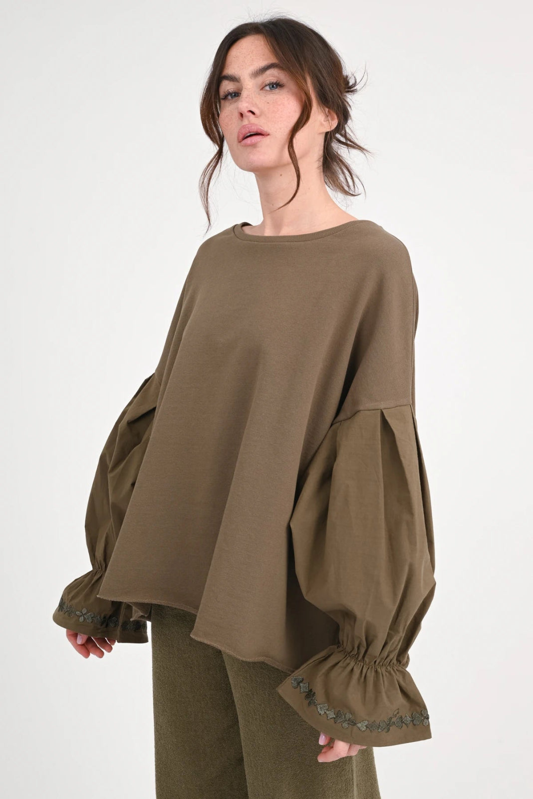 Sweatshirt mit Materialmix Salem - Love Joy Victory