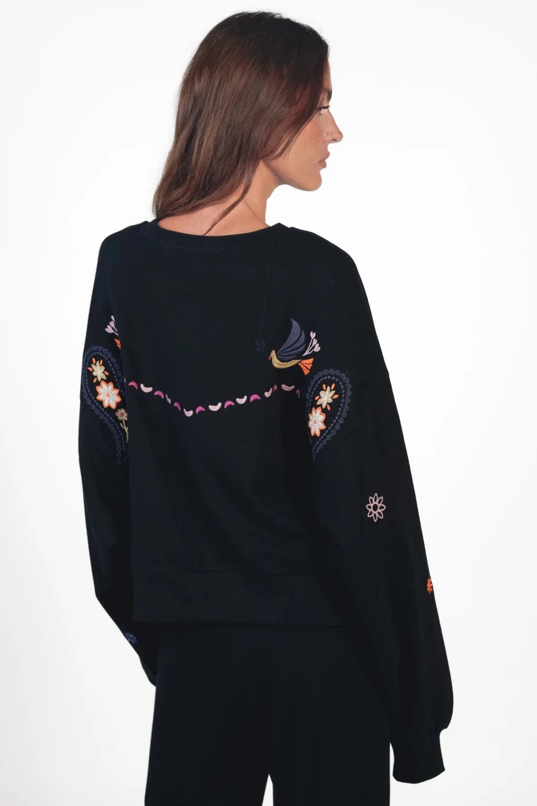 Sweatshirt mit Rückenstickerei Lorida - Love Joy Victory