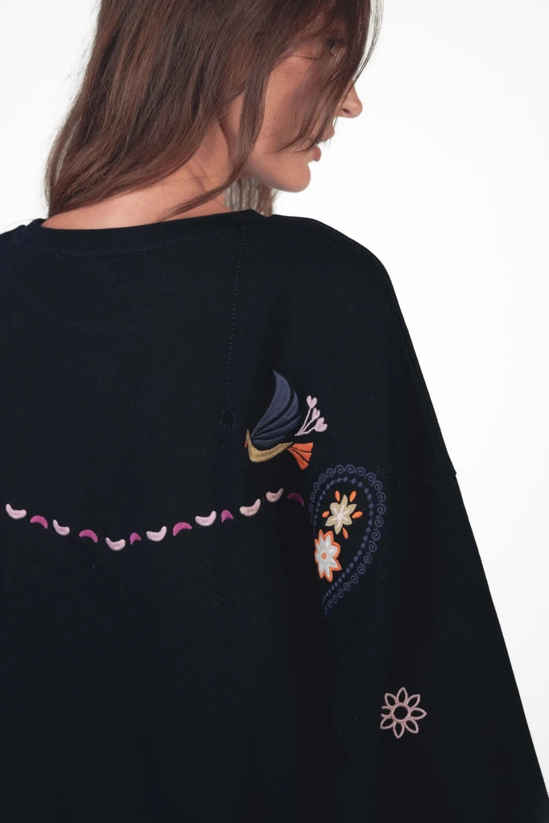 Sweatshirt mit Rückenstickerei Lorida - Love Joy Victory