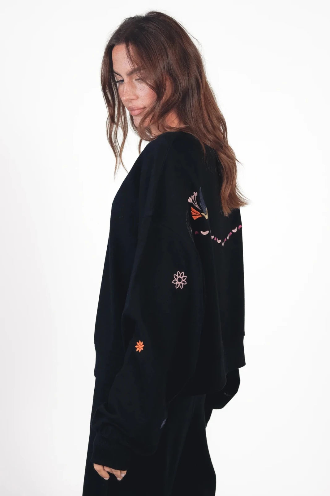 Sweatshirt mit Rückenstickerei Lorida - Love Joy Victory