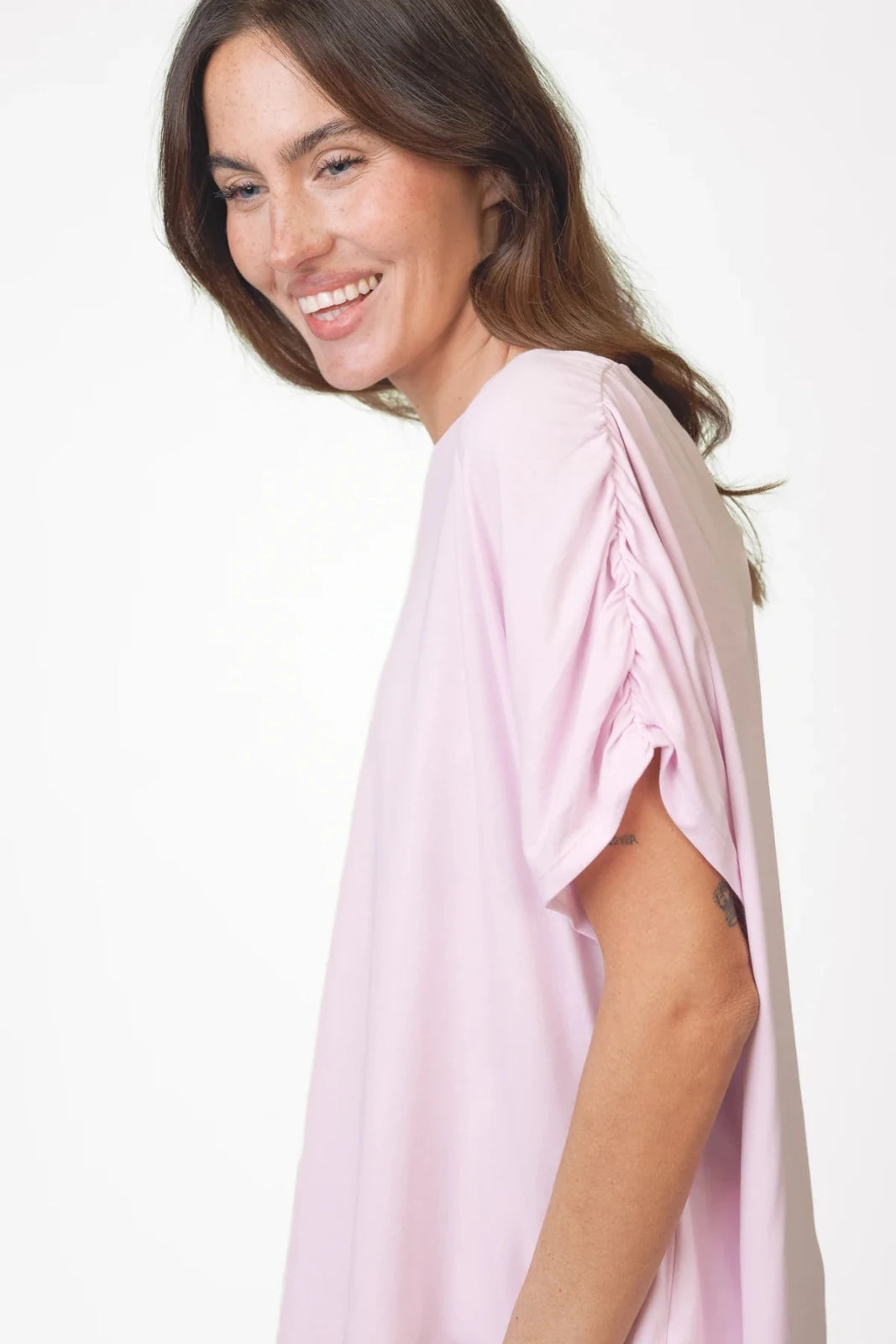 T-Shirt mit Raffung – Aure - Love Joy Victory