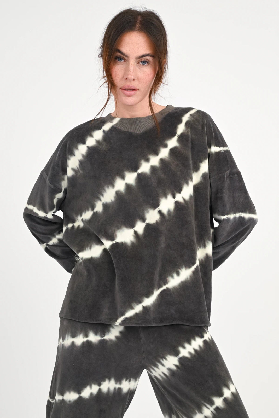 Velvet Sweatshirt Batik Wayne - Love Joy Victory